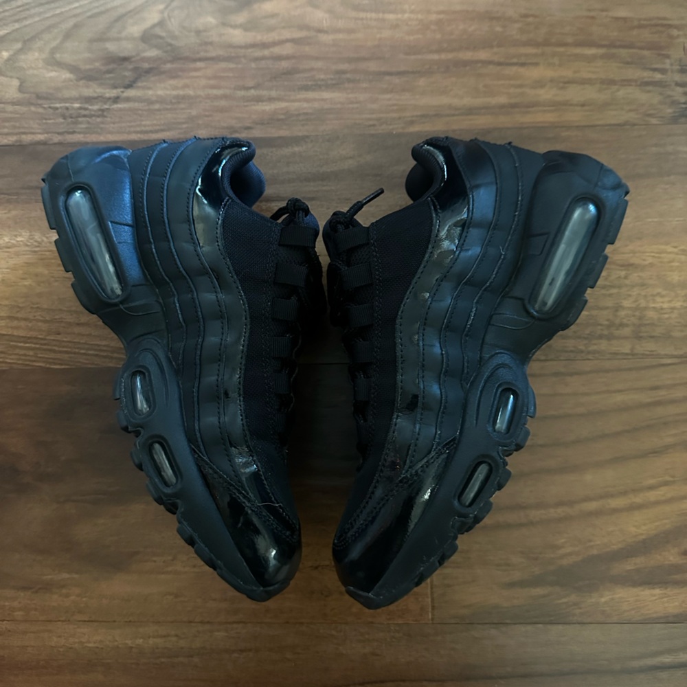 Black Nike 95